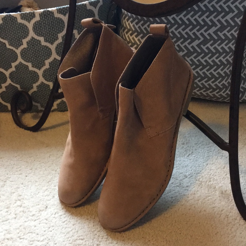 DOLCE VITA size 9 bootie!